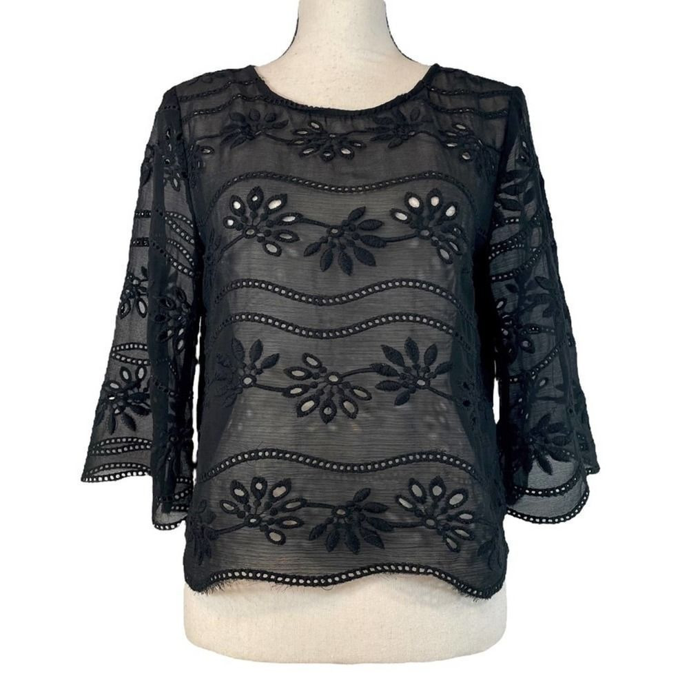 Jenn Eyelet Blouse Flare Sleeve Medium